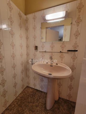 ( 85 ) entre NOIRMOUTIER , PORNIC et CHALLANS à vendre centre ville BEAUVOIR SUR MER maison de 181 m² 4 chambres , garage , terrain clos de 396 m²