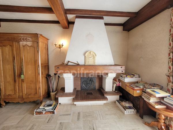 ( 85 ) entre NOIRMOUTIER , PORNIC et CHALLANS à vendre centre ville BEAUVOIR SUR MER maison de 181 m² 4 chambres , garage , terrain clos de 396 m²