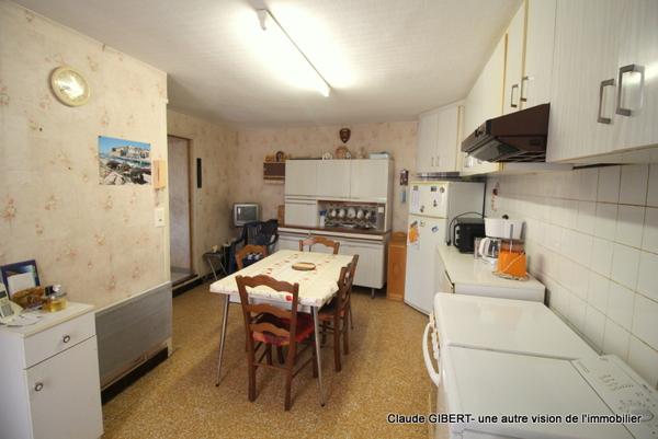 Mèze (34140) Maison de village T4 sur trois niveaux au coeur de Mèze