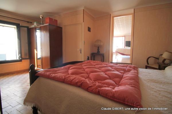 Mèze (34140) Maison de village T4 sur trois niveaux au coeur de Mèze