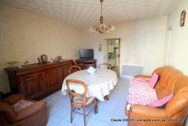 Mèze (34140) Maison de village T4 sur trois niveaux au coeur de Mèze