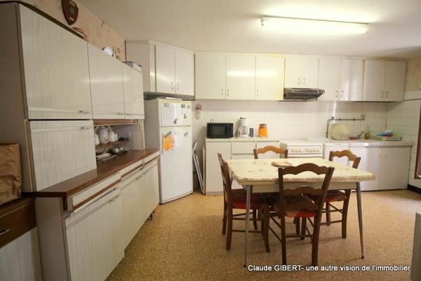 Mèze (34140) Maison de village T4 sur trois niveaux au coeur de Mèze