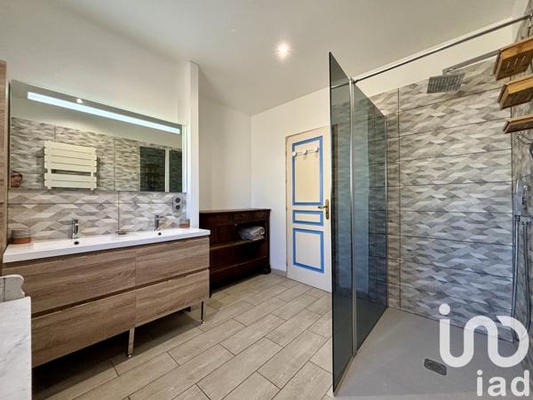 Maison traditionnelle 10 pièces de 224 m² à La Palme (11480)