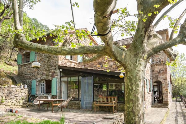 Sud Ardèche - Les Vans : Maison 204 m2, 2 logements, Piscine avec Vue