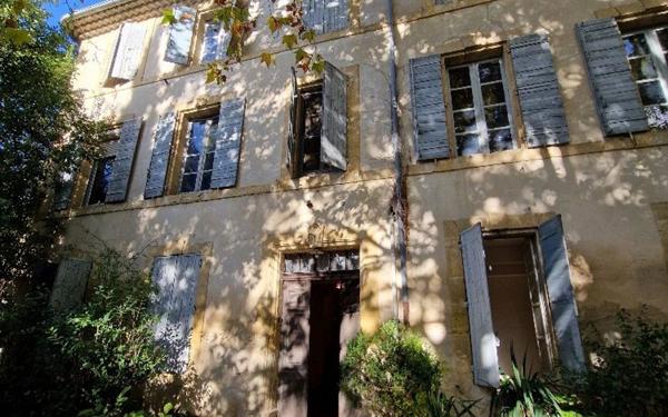 Maison à vendre    6 pièces •  Cadenet