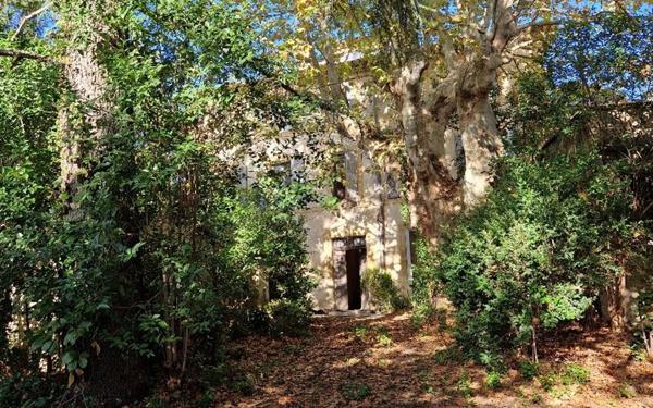 Maison à vendre    6 pièces •  Cadenet