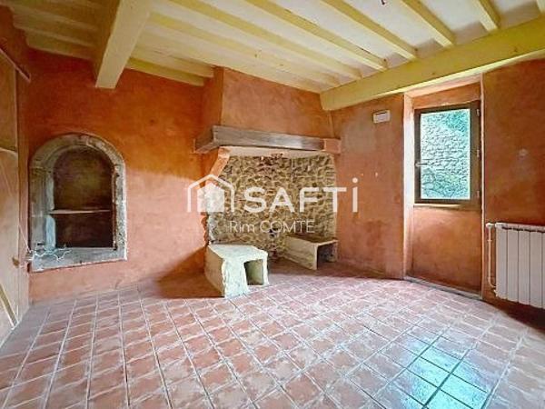 Au cœur du vieux Serrières, en fond d’impasse et à l’abri des regards, se dévoile l’une des plus anciennes demeures du quart