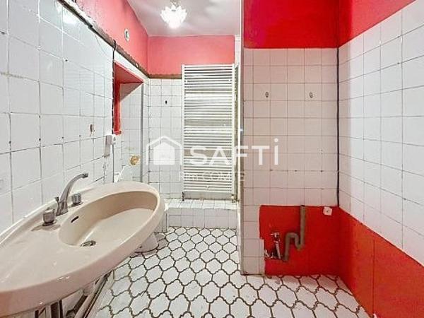 Au cœur du vieux Serrières, en fond d’impasse et à l’abri des regards, se dévoile l’une des plus anciennes demeures du quart