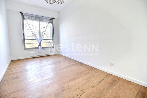 Courbevoie appartement à vendre 4 pièces TERRASSE REFAIT A NEUF DPE C- SUD-EST -TRAVERSANT CALME
