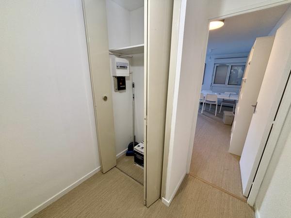 LOCATION 69100 VILLEURBANNE - APPARTEMENT T1 - meublé refait à neuf - proche écoles et transports - chauffage
