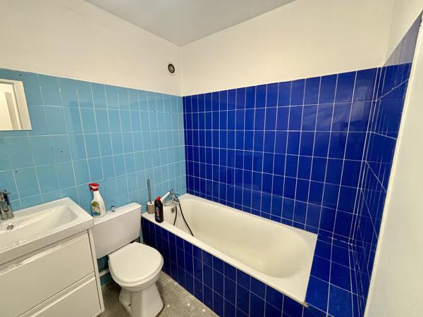 LOCATION 69100 VILLEURBANNE - APPARTEMENT T1 - meublé refait à neuf - proche écoles et transports - chauffage