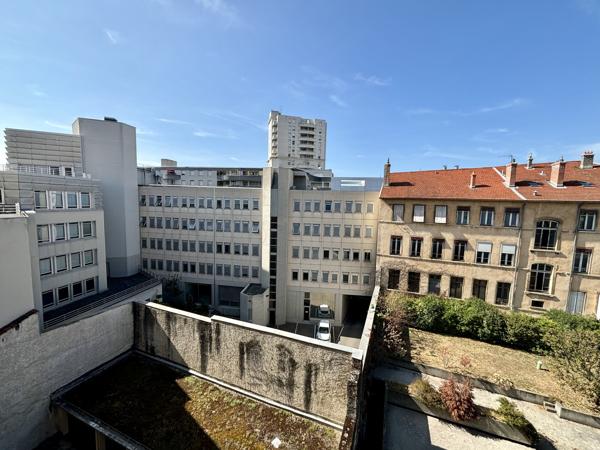 LOCATION 69100 VILLEURBANNE - APPARTEMENT T1 - meublé refait à neuf - proche écoles et transports - chauffage