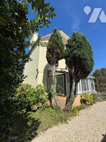 A VENDRE MAISON DE CHARME à  MOELAN SUR MER (29)

Située à deux pas du bourg de Kergroës, cet...