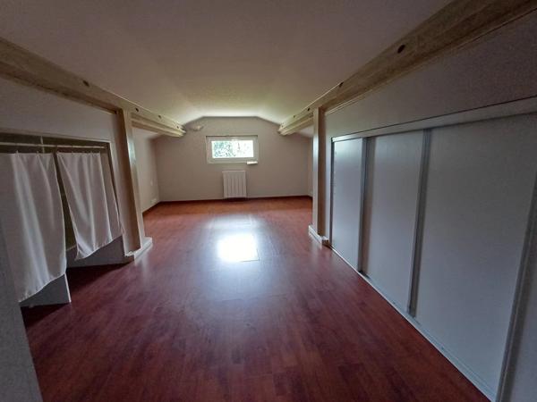 Location                                                      Maison
                        
                     4 pièces                      71 m2                     à Lhommaizé