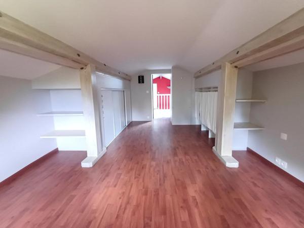 Location                                                      Maison
                        
                     4 pièces                      71 m2                     à Lhommaizé