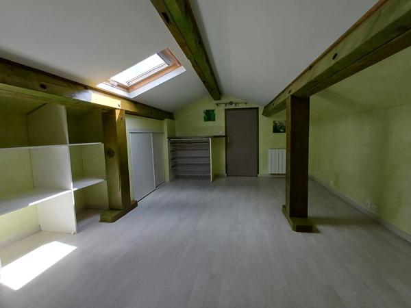 Location                                                      Maison
                        
                     4 pièces                      71 m2                     à Lhommaizé