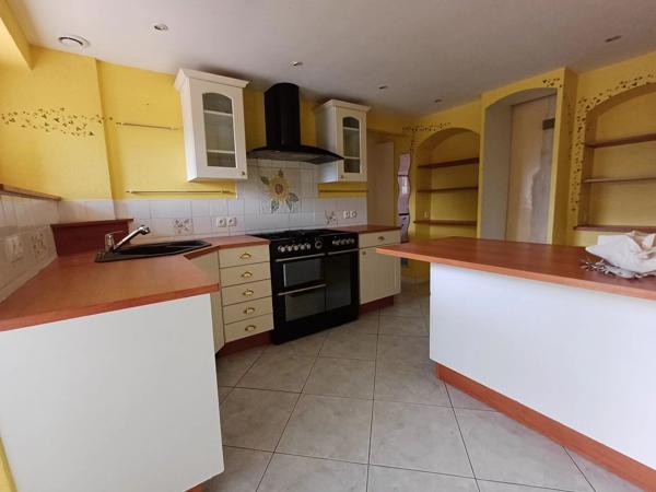 Location                                                      Maison
                        
                     4 pièces                      71 m2                     à Lhommaizé