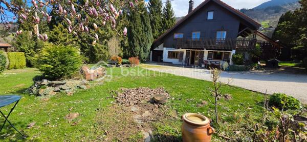 Située sur les hauteurs prisées de Saint-Martin-d’Uriage, cette propriété de caractère sur 3 niveaux saura vous charmer par son environnement verdoyant et son calme.

Le ​Charme authentique, l'ambiance chalet, double séjour avec cheminée et balcon.

​Extérieurs privilégiés avec un terrain d'environ 1925 m², situé en bout de chemin.

Aujourd'hui 2 logements composent cette maison
​Logement 1 : Entrée, cuisine, salon (accès étage), 1 chambre, salle d'eau/WC.
​Logement 2 : Vaste séjour double avec balcon, cuisine sur terrasse, 3 chambres, salle d’eau et WC.

​Annexes : Garage, atelier, buanderie et portail électrique.

​Le compromis parfait,  la sérénité de la montagne à proximité immédiate de Grenoble et des commodités.


​Vidéo disponible. 
Contactez nous dès aujourd'hui pour organiser votre visite.