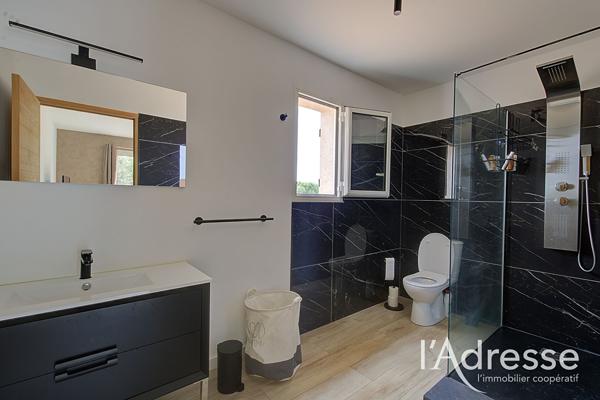 VESCOVATO Propriété de 1683 m² 2 villas avec piscine.