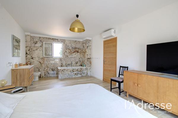VESCOVATO Propriété de 1683 m² 2 villas avec piscine.