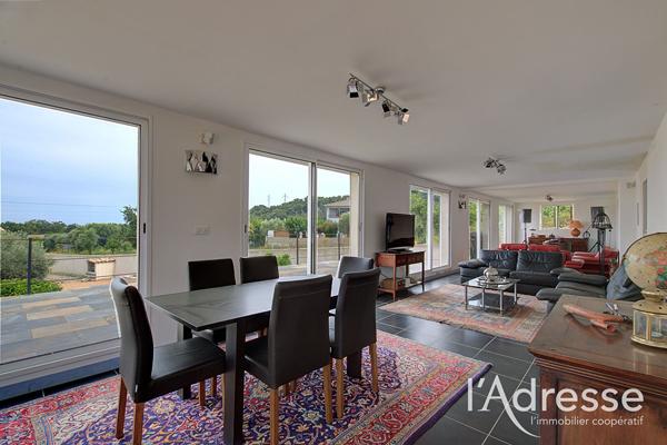 VESCOVATO Propriété de 1683 m² 2 villas avec piscine.