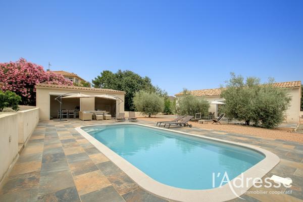 VESCOVATO Propriété de 1683 m² 2 villas avec piscine.
