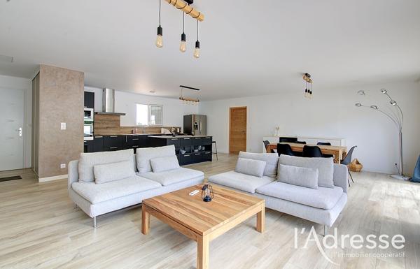 VESCOVATO Propriété de 1683 m² 2 villas avec piscine.