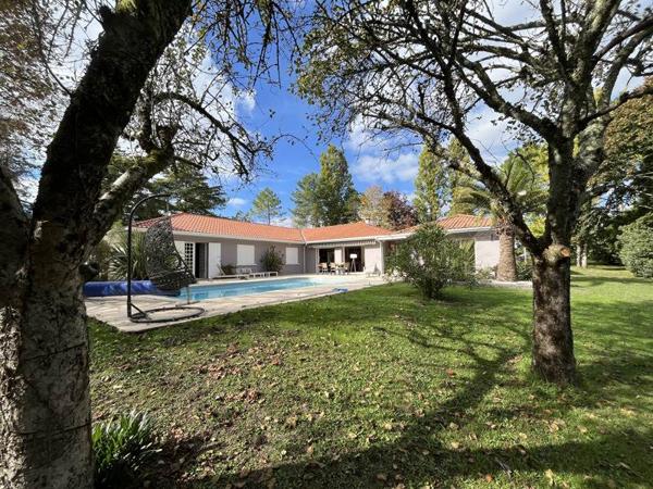 Maison à vendre |  Blanquefort |  9 pièces | 300 m²