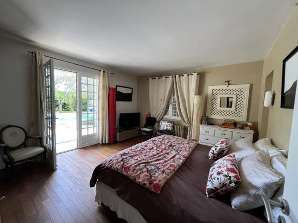 Maison à vendre |  Blanquefort |  9 pièces | 300 m²