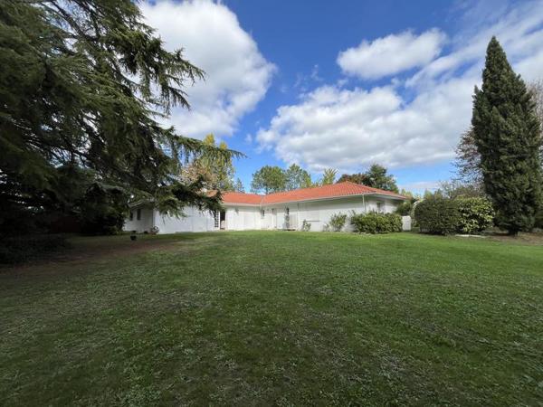 Maison à vendre |  Blanquefort |  9 pièces | 300 m²