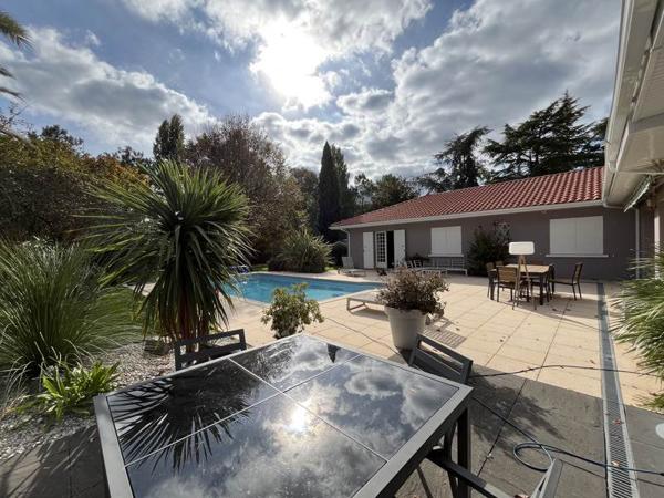 Maison à vendre |  Blanquefort |  9 pièces | 300 m²