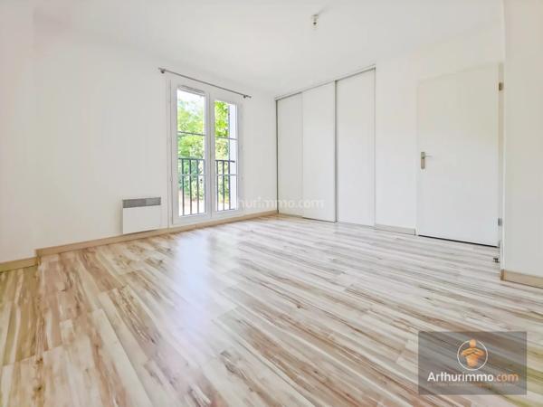 Vente                                                      Appartement
                        
                     3 pièces                      69 m2                     à Lisses