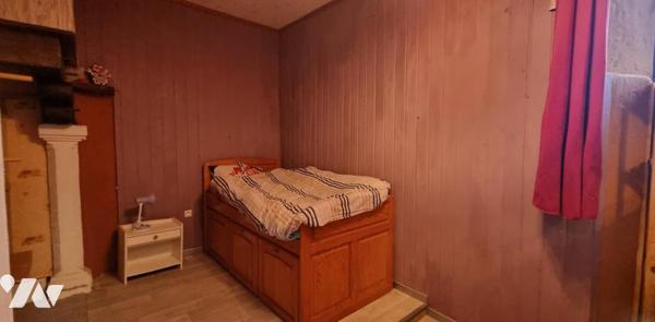 BAIS - Campagne - Maison pierres dépendances terrain-pièce d'eau