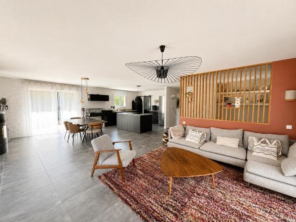 Maison Salles centre : 7 pièces 164 m2 garage et piscine et grand terrain