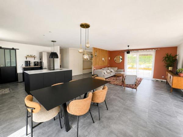 Maison Salles centre : 7 pièces 164 m2 garage et piscine et grand terrain