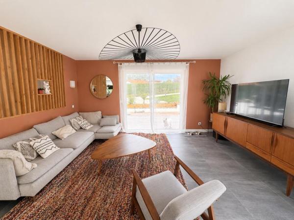 Maison Salles centre : 7 pièces 164 m2 garage et piscine et grand terrain