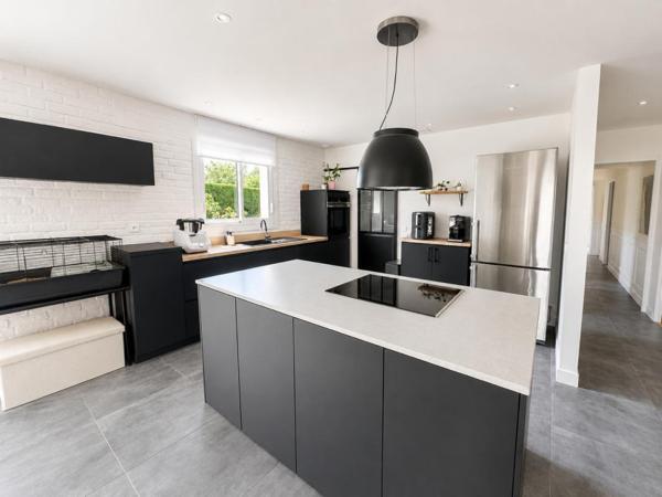 Maison Salles centre : 7 pièces 164 m2 garage et piscine et grand terrain