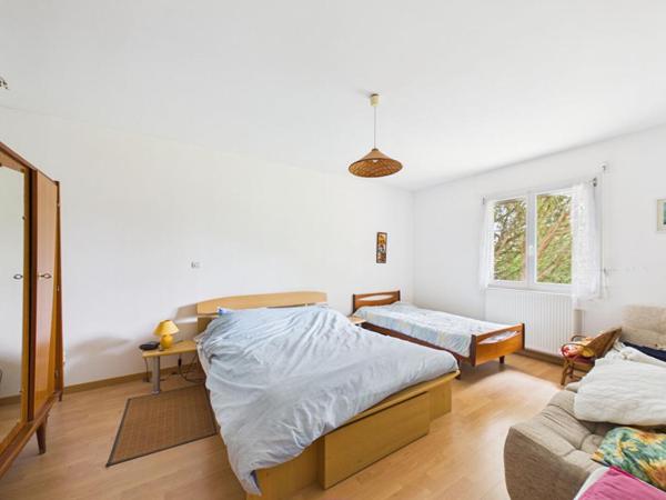 Maison à Ligugé de 230 m2 , 4 chambres +1 studio indépendant, jardin, garage