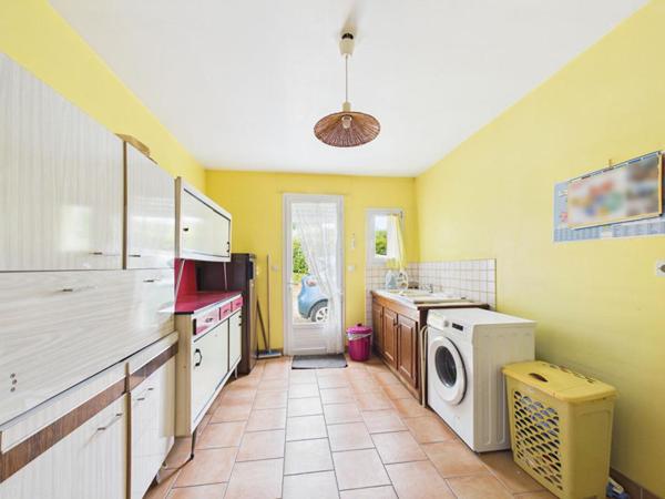 Maison à Ligugé de 230 m2 , 4 chambres +1 studio indépendant, jardin, garage