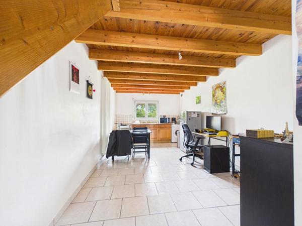 Maison à Ligugé de 230 m2 , 4 chambres +1 studio indépendant, jardin, garage