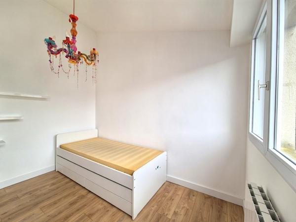 Maison
                                                                                                                                                                                                                                                                                                                        4 pièce(s)                                                                                                                                                                                                          3 chambre(s)                                                                                                                                                                                                          85  m²