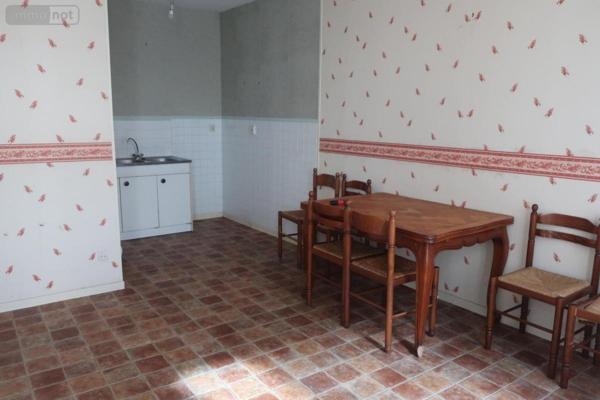 Immeuble à vendre à Saint-Amand-Montrond dans le Cher (18200), ref : 18005-1581