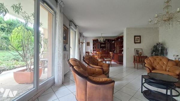 APPARTEMENT REZ-DE-JARDIN 2 CHAMBRES + GARAGE, CAVE ET PLACE DE PARKING