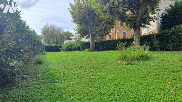 APPARTEMENT REZ-DE-JARDIN 2 CHAMBRES + GARAGE, CAVE ET PLACE DE PARKING