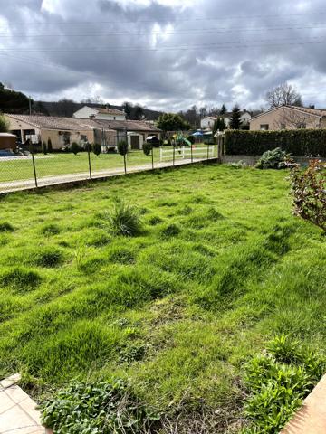 LAROQUE-D'OLMES GRANDE MAISON FAMILIALE AVEC JARDIN PROCHE DES COMMERCES