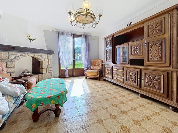 LAROQUE-D'OLMES GRANDE MAISON FAMILIALE AVEC JARDIN PROCHE DES COMMERCES