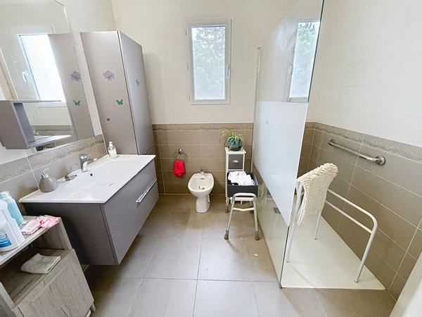 LAROQUE-D'OLMES GRANDE MAISON FAMILIALE AVEC JARDIN PROCHE DES COMMERCES