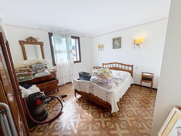 LAROQUE-D'OLMES GRANDE MAISON FAMILIALE AVEC JARDIN PROCHE DES COMMERCES