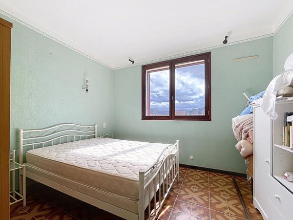 LAROQUE-D'OLMES GRANDE MAISON FAMILIALE AVEC JARDIN PROCHE DES COMMERCES