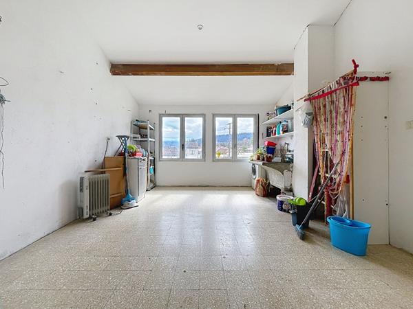 LAROQUE-D'OLMES GRANDE MAISON FAMILIALE AVEC JARDIN PROCHE DES COMMERCES